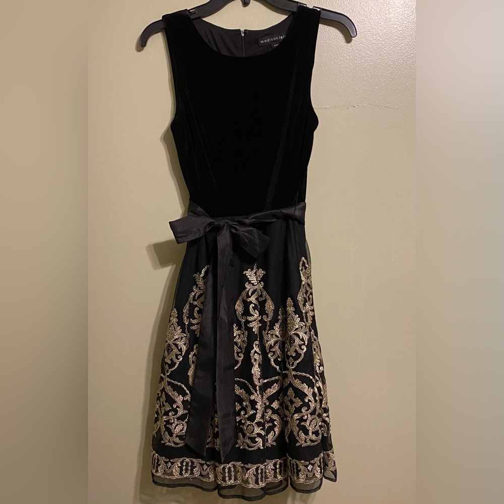 Madison Leigh Knee Length Cocktail Dress